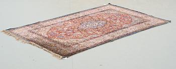 SEMIANTIK SILKE KESHAN. 203,5 x 127 cm.