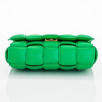 Bottega Veneta, a 'Chain Cassette' bag.