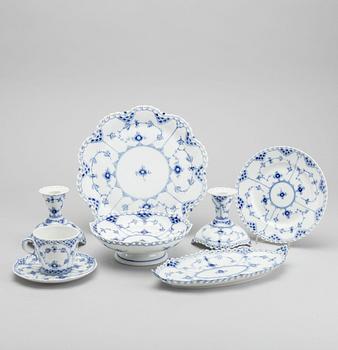 DINNERWARE, 16 pieces, "Musslemalet", Royal Copenhagen.