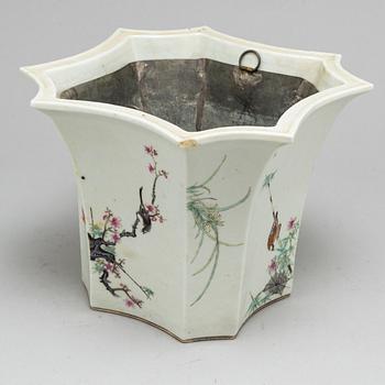 YTTERFODER, porslin. Kina, tidigt 1900-tal.