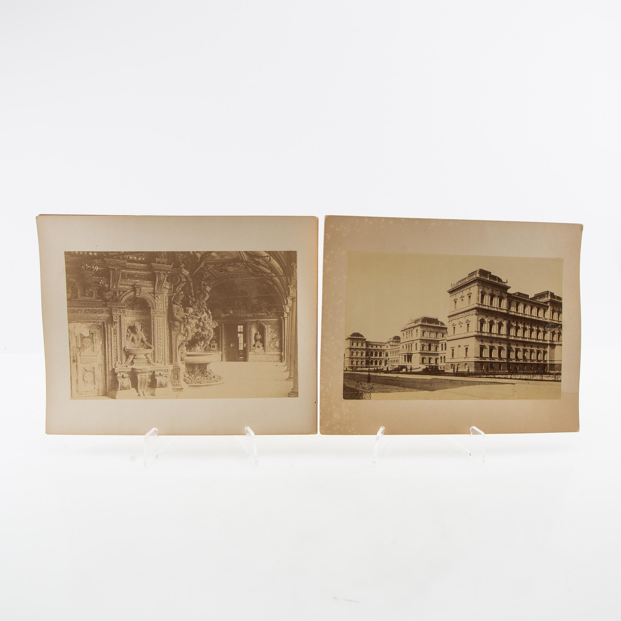 Fotografier 8 st olika byggnader från München omkring 1900.