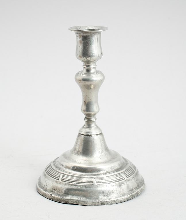 LJUSSTAKE, tenn, otydliga stämplar, foten möjligen Martin Moberg, Jönköping 1791.