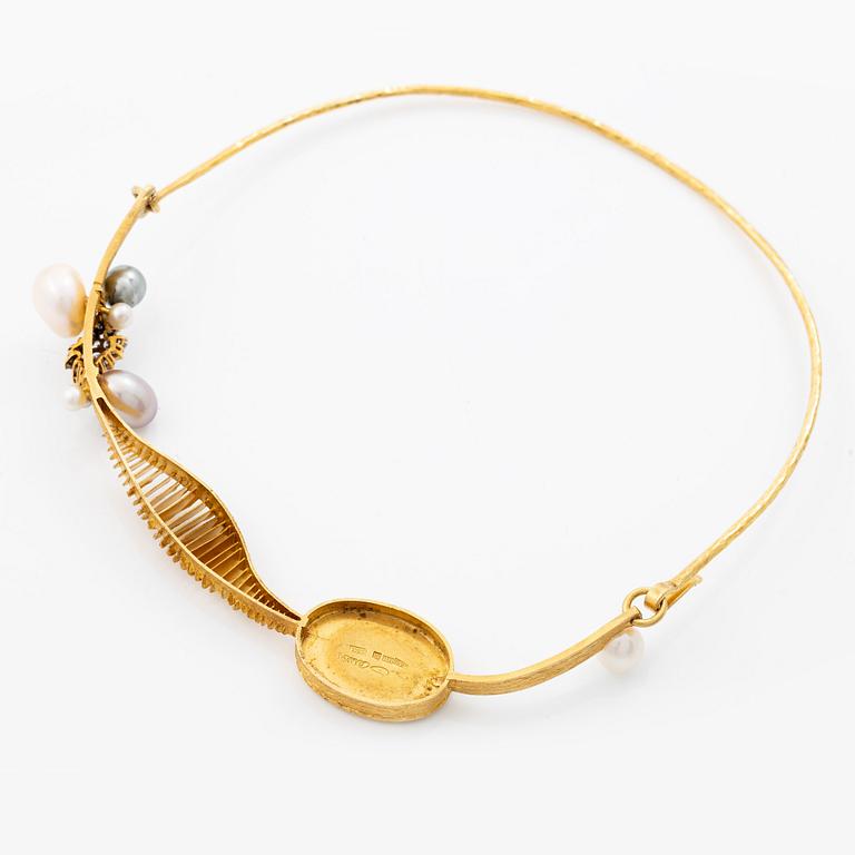 Karlheinz Sauer a necklace 18K gold and opal with cultured pearls and round brilliant-cut diamonds.