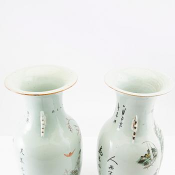 Two Chinese vases, 20th century.