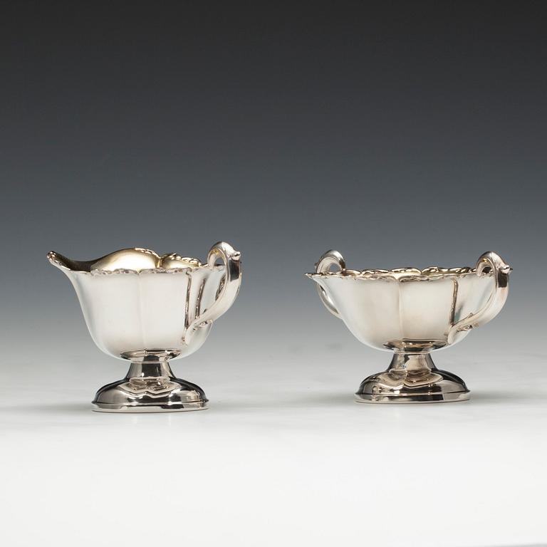 SOCKERSKÅL och GRÄDDSNÄCKA, silver, Kuopio, Finland 1986. Vikt 180 g.