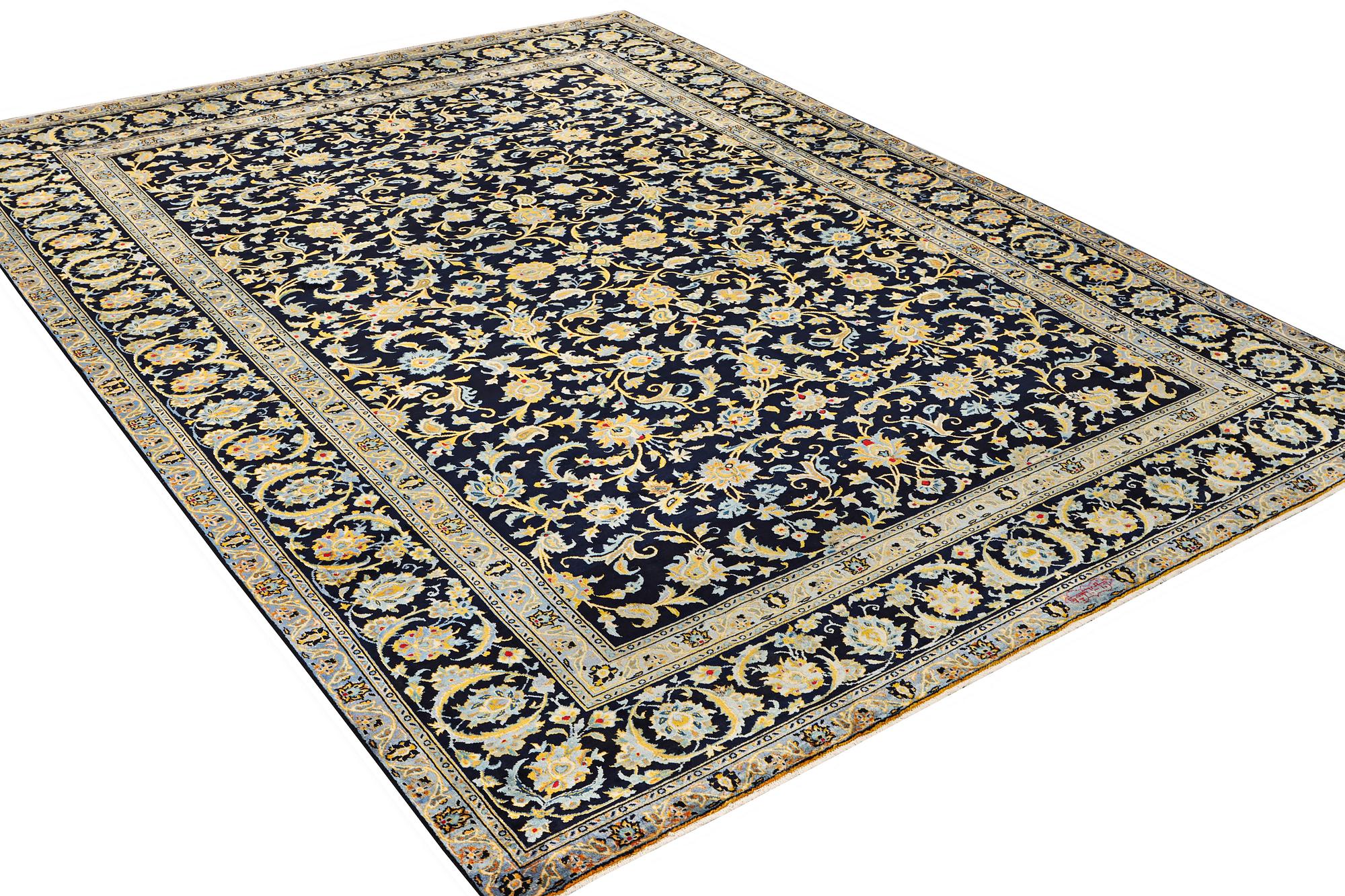 A Kashan carpet, a. 385 x 287 cm.
