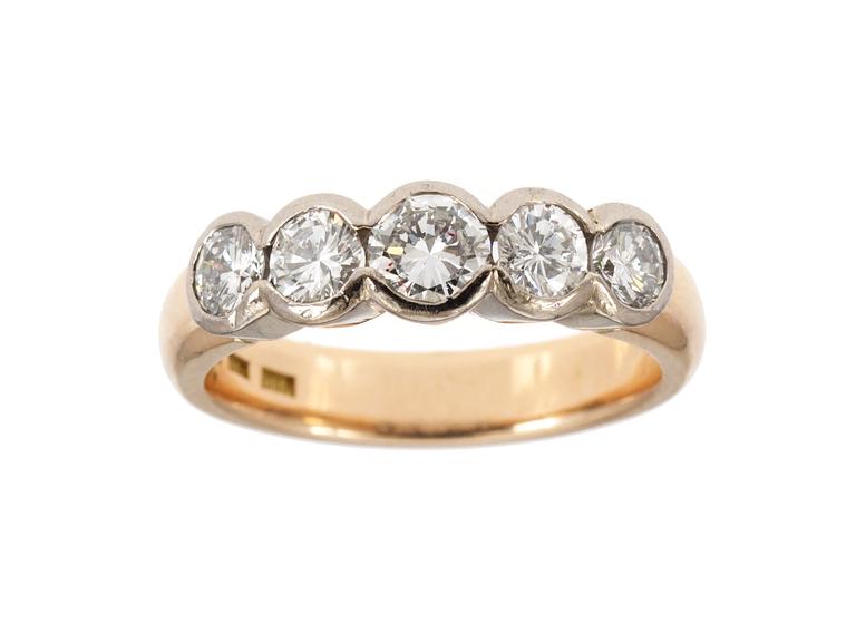 RING, set with 5 brilliant cut diamonds, tot. app. 1.10 cts.
