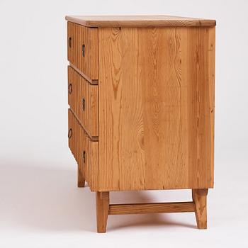 Göran Malmvall, a Swedish Modern pine chest of drawers, Karl Andersson & Söner Möbelfabrik, mid 20th century.