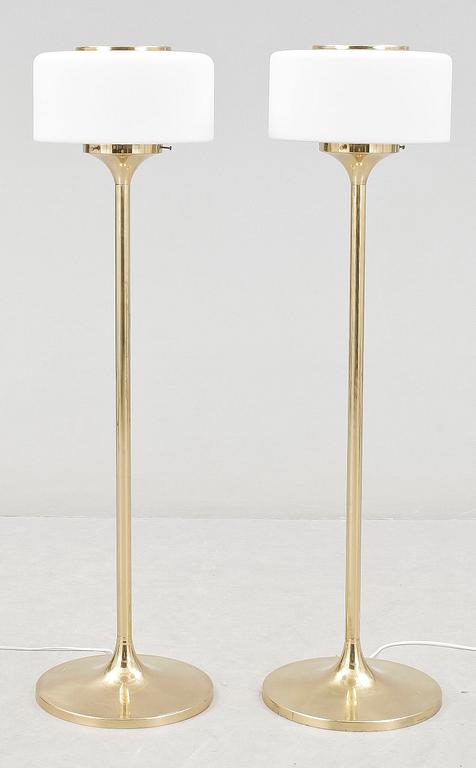 GOLVLAMPOR, ett par, mässing, 1960/70-tal.