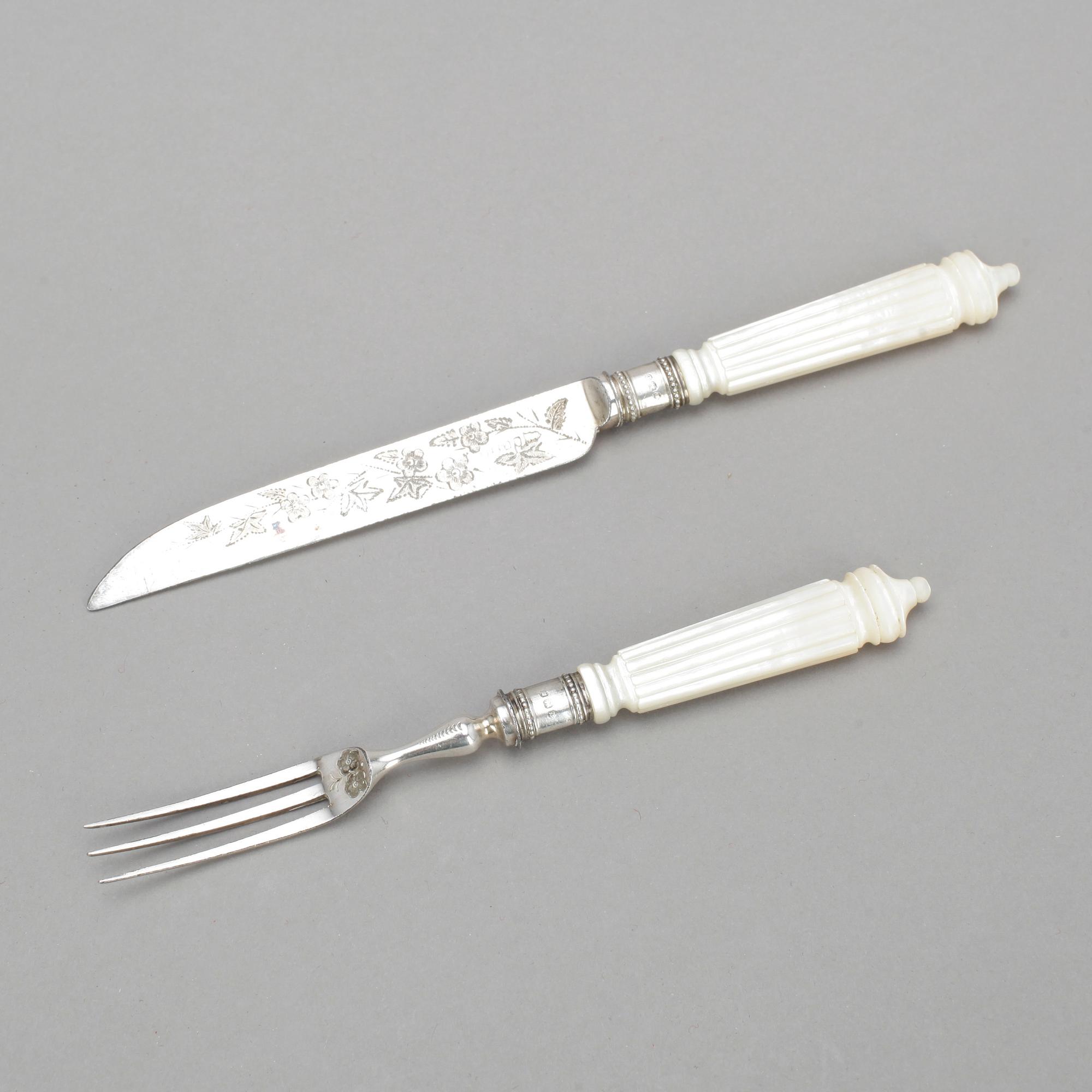 SMÖRGÅSBESTICK, 22 st, silver, pläter samt pärlemo, Sheffield, 1900-talets början,