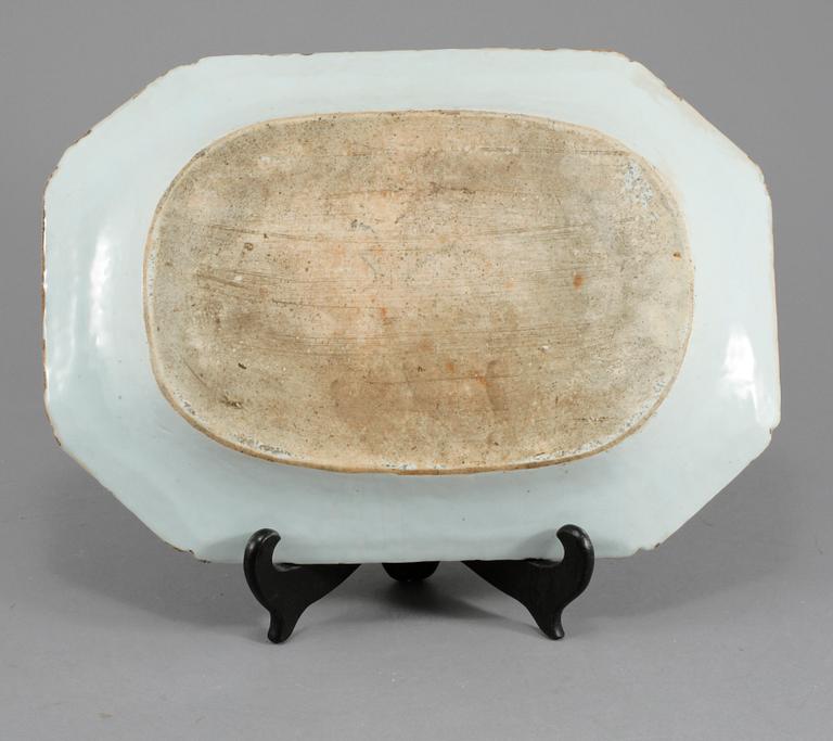 STEKFAT, porslin, Kina, 1700-talet.