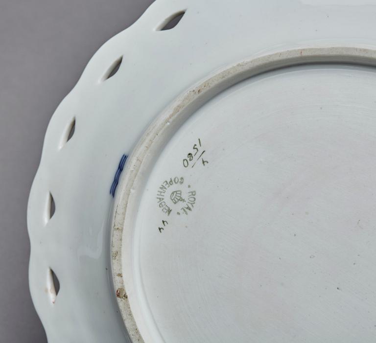 GALLERSKÅL med FAT, Royal Copenhagen, Danmark, Ca 1898-1923.