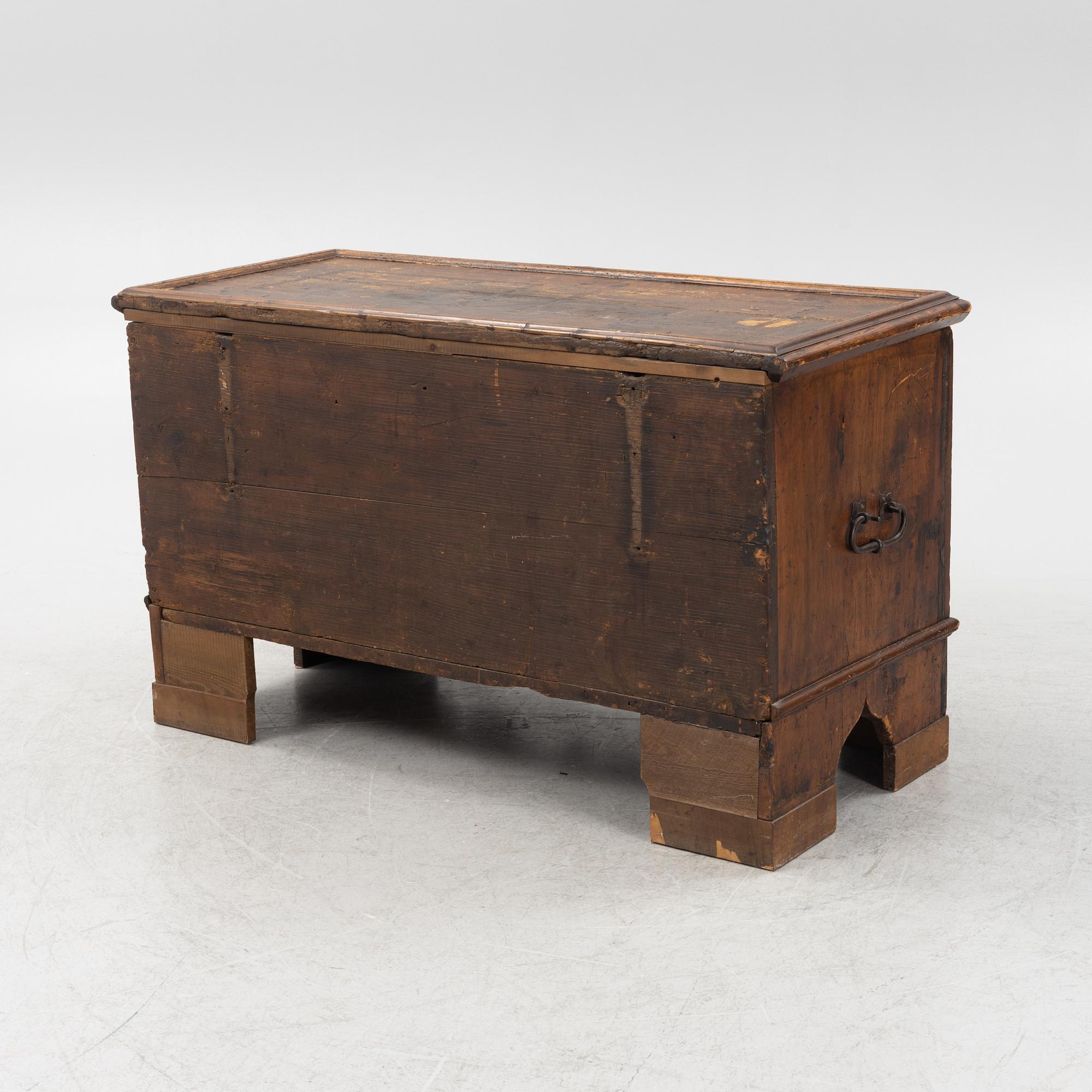 Cassone/sideboard, 1900-tal med äldre delar.