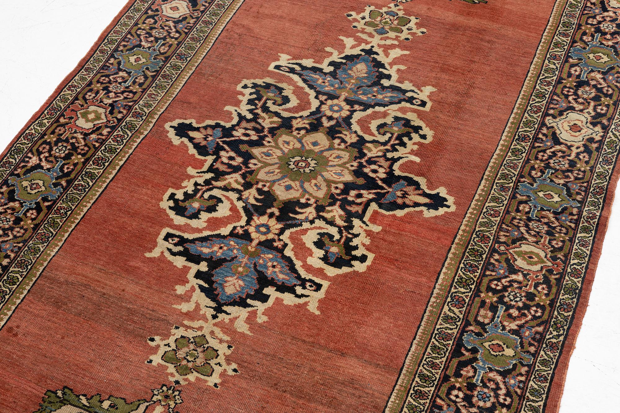 Gallerimatta, antik Mahal, Västra Persien, ca 467 x 170 cm.