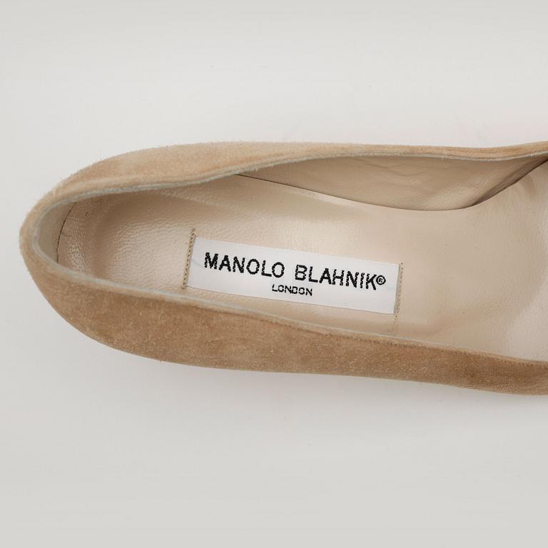 MANOLO BLAHNIK, a pair of beige suede pumps.