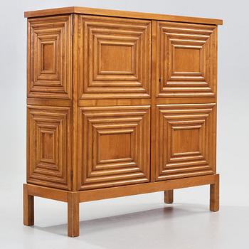 Oscar Nilsson, attributed to, a Swedish Modern oak cabinet, 1940's.