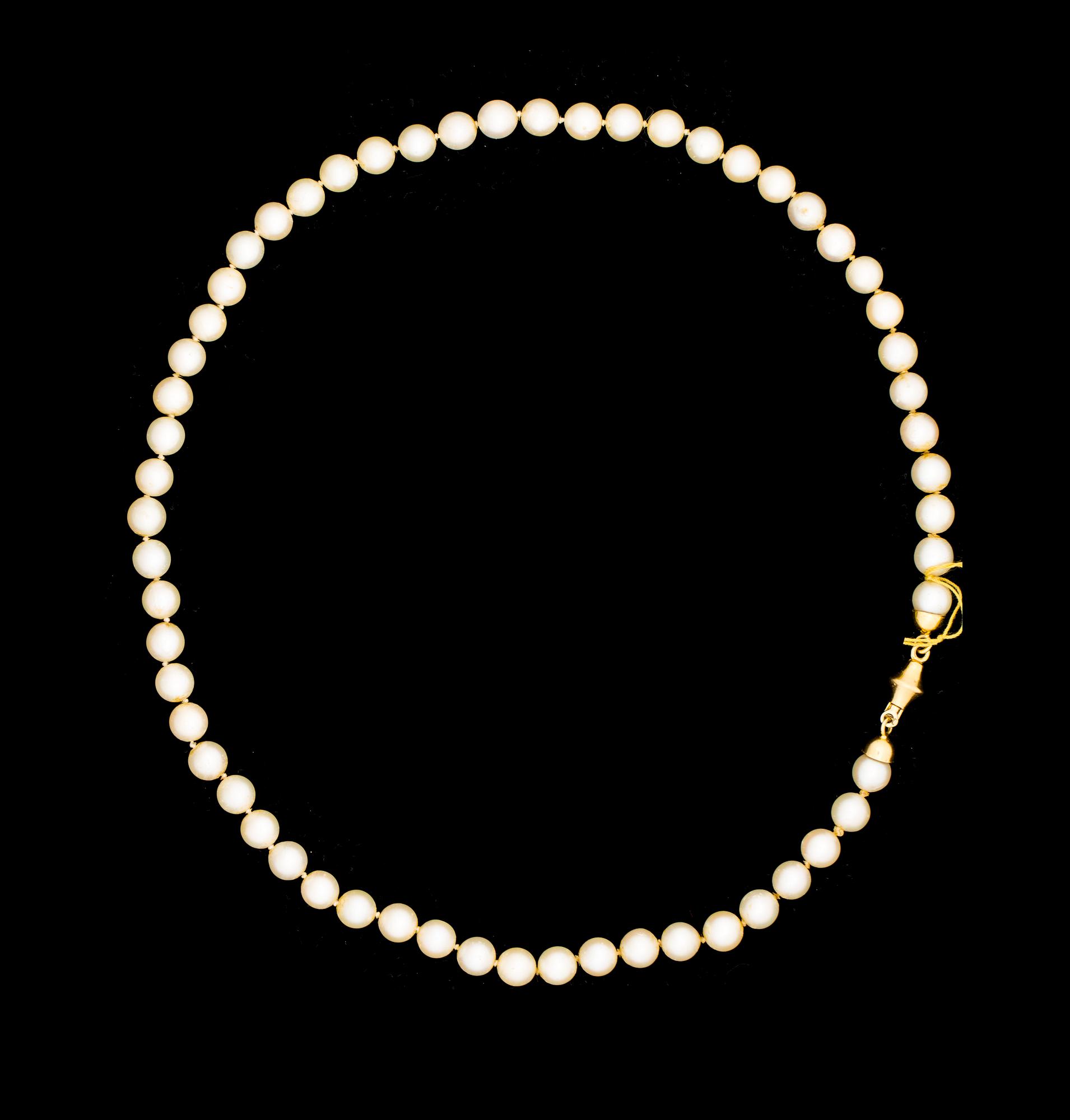 PÄRLCOLLIER, odlade saltvattenspärlor, lås i 18 k guld.