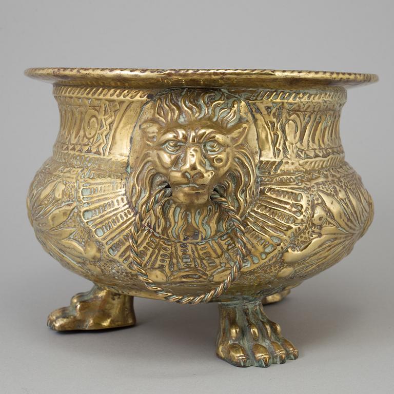 A brass flower pot, 18th century.