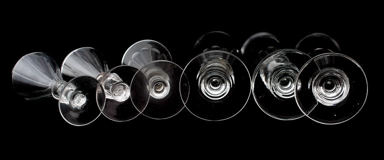 VINGLAS, 10 st samt CHAMPAGNESTRUTAR, 3 st, snarlika, 1800-tal.
