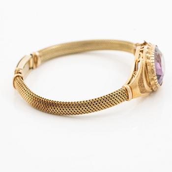 Bracelet, 14K gold with oval-cut amethyst.