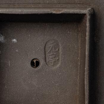 A Chinese brown yixing teapot, late Qing dynsaty / early 1900s.