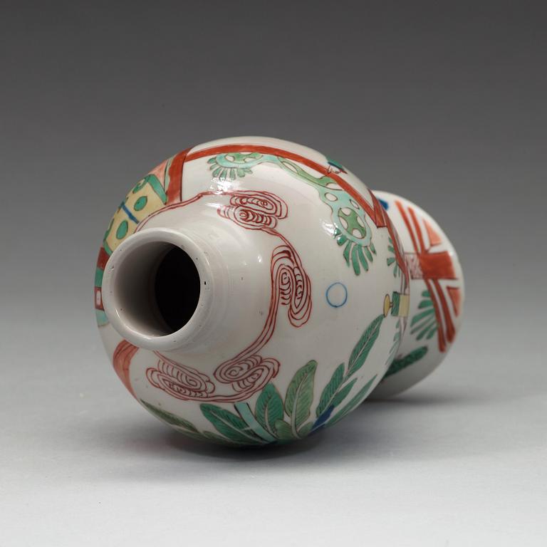 A famille verte vase, Qing dynasty, Kangxi (1662-1722).