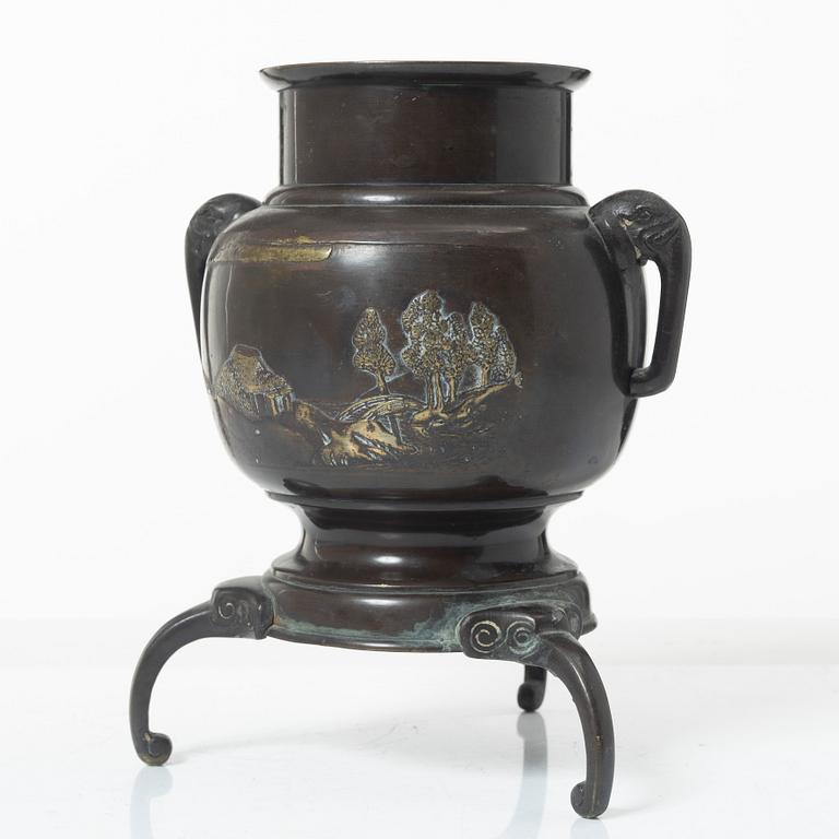 A Japanese bronze tripod vase, Meiji period (1868-1912).