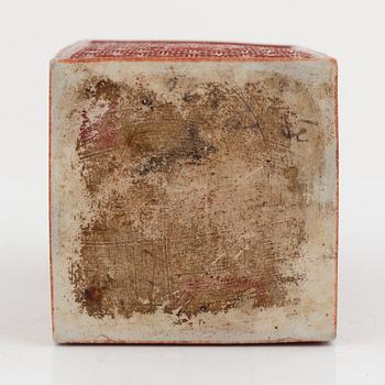 A Chinese porcelain teacaddy, Qing dynasty, 18th century.