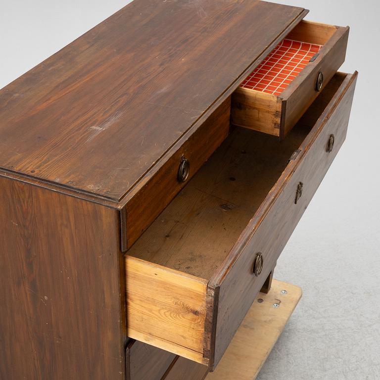 A chest of drawers, 19th century.