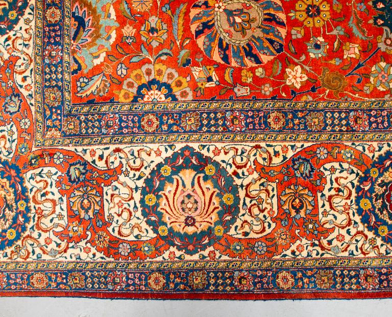 A carpet, a semi-antique Tabriz, ca 528-535 x 346,5-352,5 cm, signed Farhan.