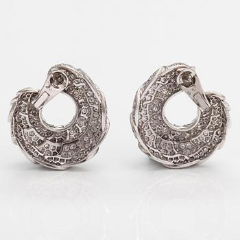 Cartier, Korvakorupari "Habana", 18K valkokultaa, briljanttihiottuja timantteja n. 11.22 ct yht. Merkitty Cartier 842920.