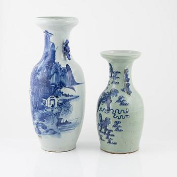 A set of two Chinese vases, late Qing dynasty/early 20th Century.