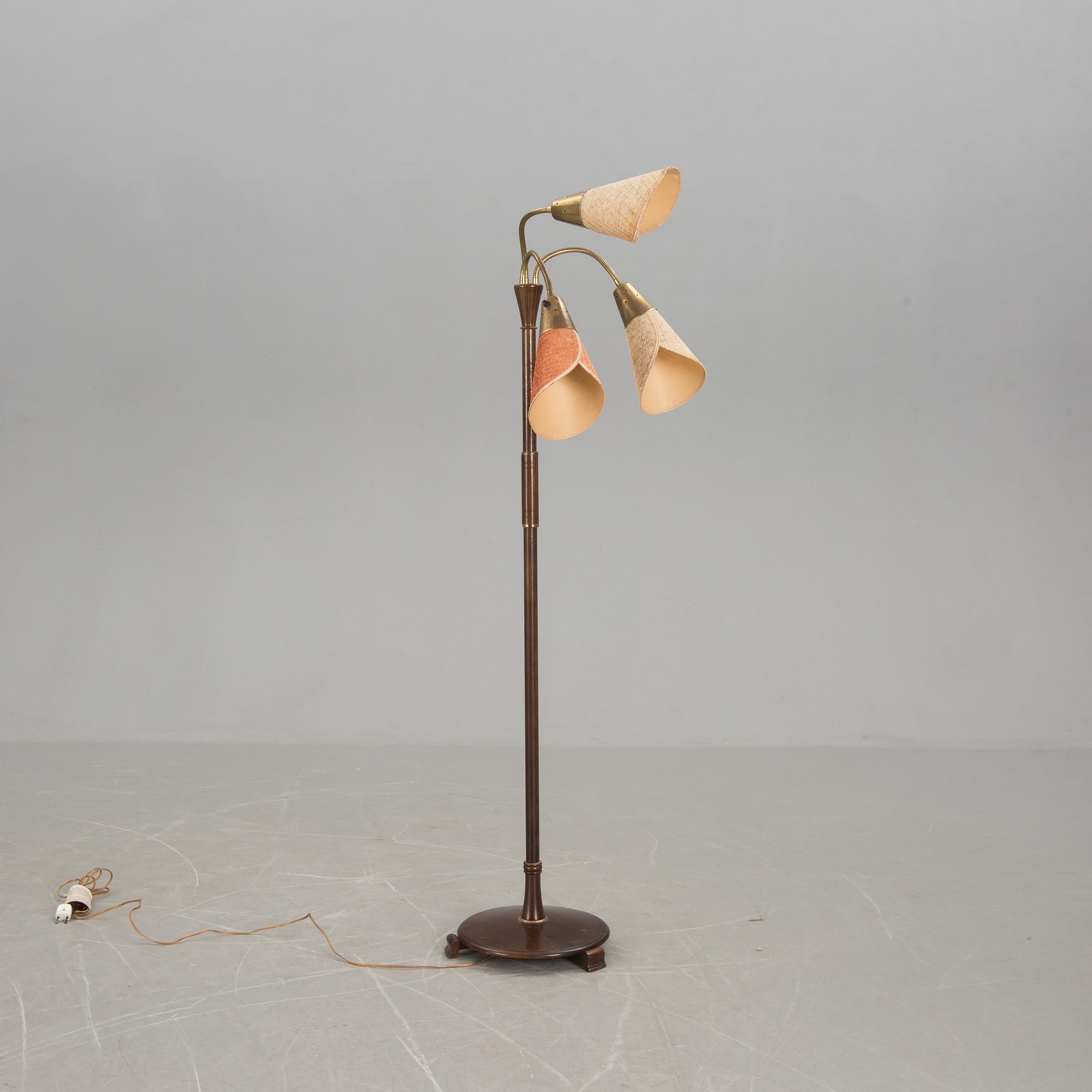 GOLVLAMPA, 1900-talets mitt.