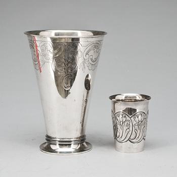 BÄGARE, 2 st, silver, 1947 och 1949, vikt ca 445g.