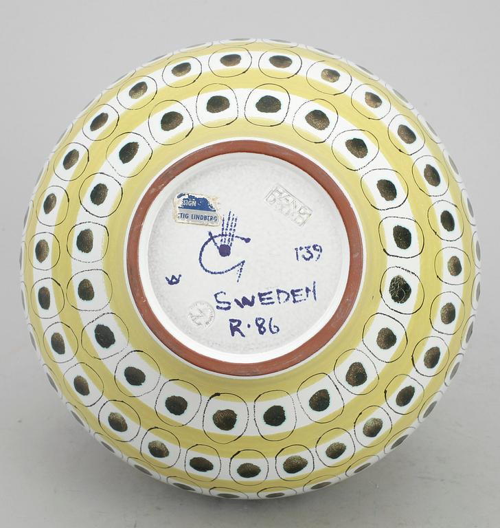 VAS, fajans, Stig Lindberg, Gustavsberg, sign o med studiohanden.