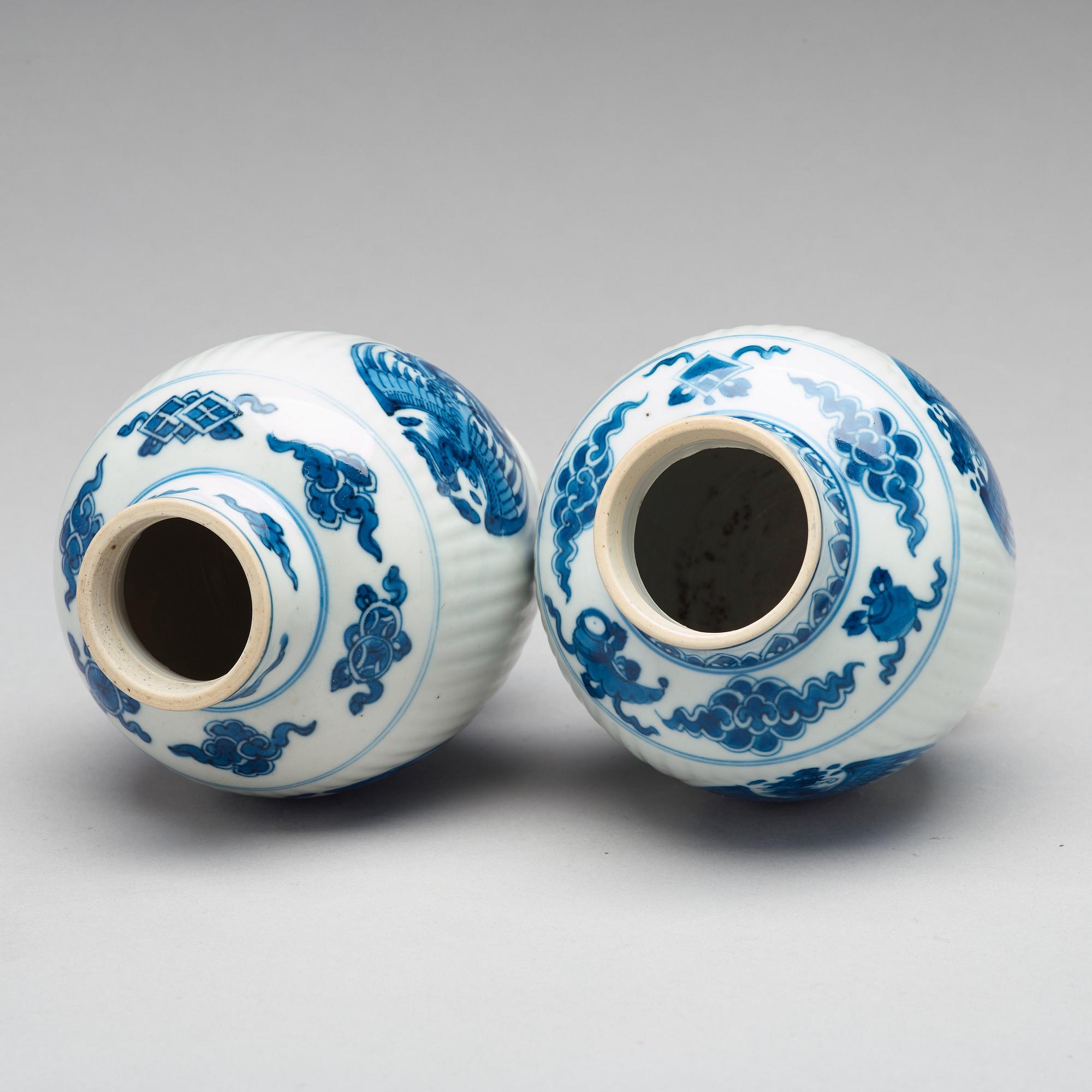 TEKRUKOR, ett par, porslin. Qingdynastin, Kangxi (1662-1722).