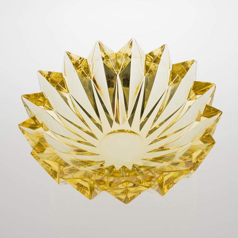 AIMO OKKOLIN, A CRYSTAL VASE. Water lily. Signed Aimo Okkolin Riihimäen Lasi Oy. Designed in 1960.