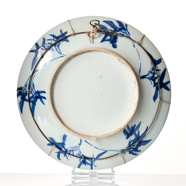 A blue and white dish, late Qing dynasty/circa 1900.