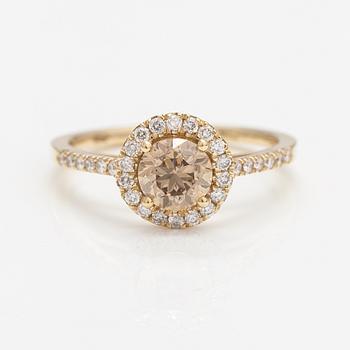 Ring, 14K guld, diamanter ca 1,31 ct tot. AIG-certifikat.