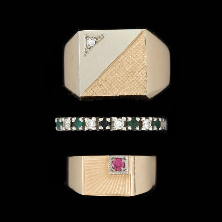 RINGAR, 3st, 18k rött och vitt guld med små stenar. Totalvikt ca10g.