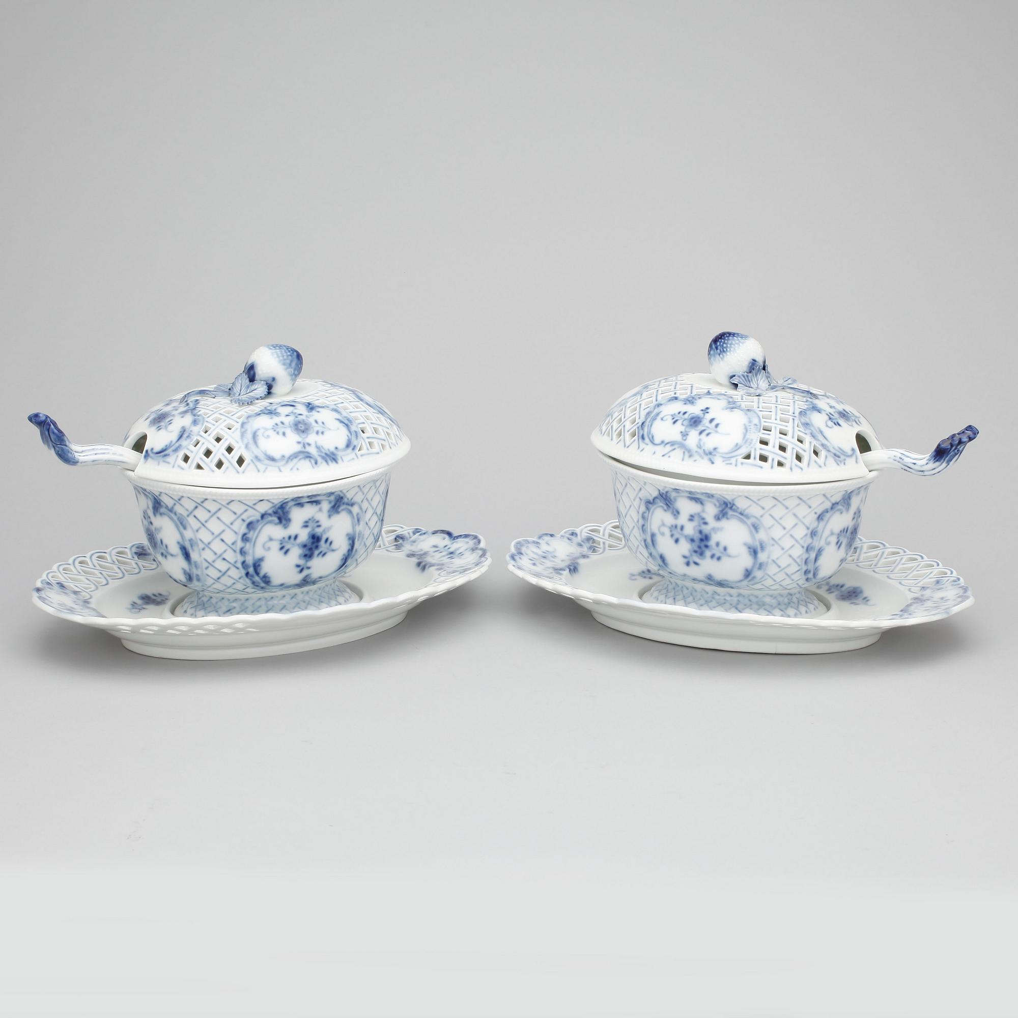 LOCKTERRINER, ett par, porslin, Meissen, 1900-tal.