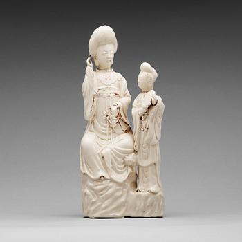 171. A blanc de chine figurine of a court lady and her attendant with a mirror, Qing dynasty, Kangxi (1662-1722).