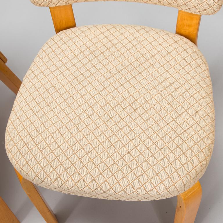 Alvar Aalto, stolar, 3 st, modell 62 för O.Y. Huonekalu- ja Rakennustyötehdas A.B. 1900-talets mitt.