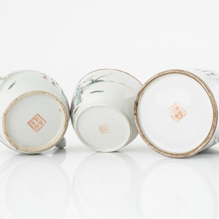 Tekannor, två stycken, burk med lock, porslin, Kina, 1800-tal.