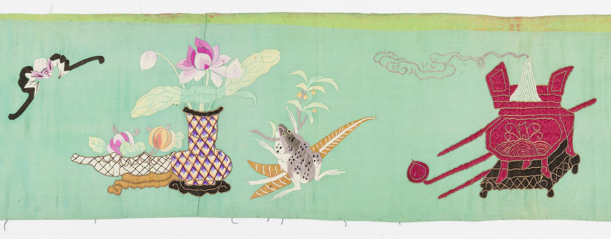 Broderi / väggfris, siden, Kina, 1900-talets första hälft.