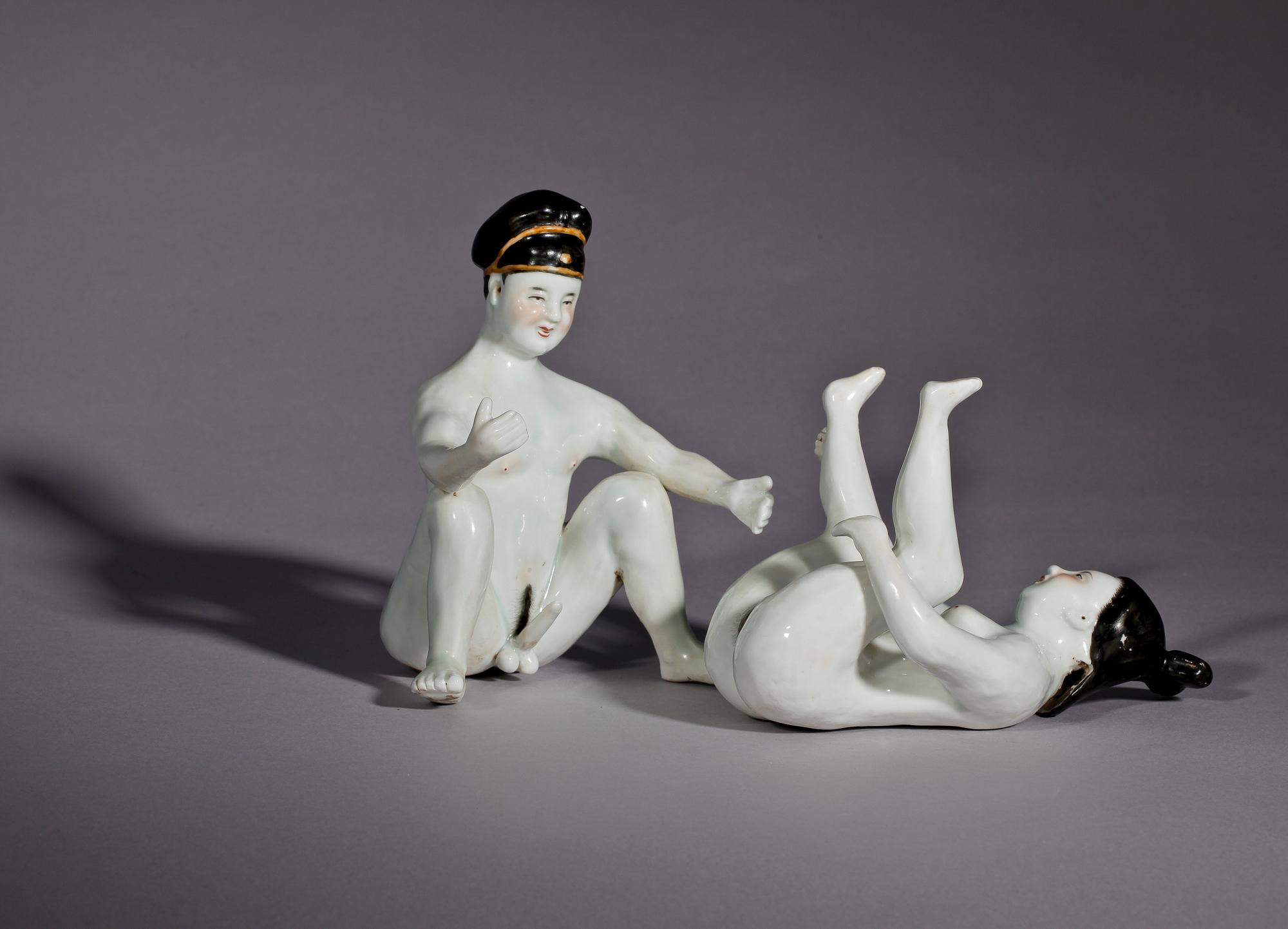 FIGURINER, 2 st, porslin, Kina. 1900-tal.