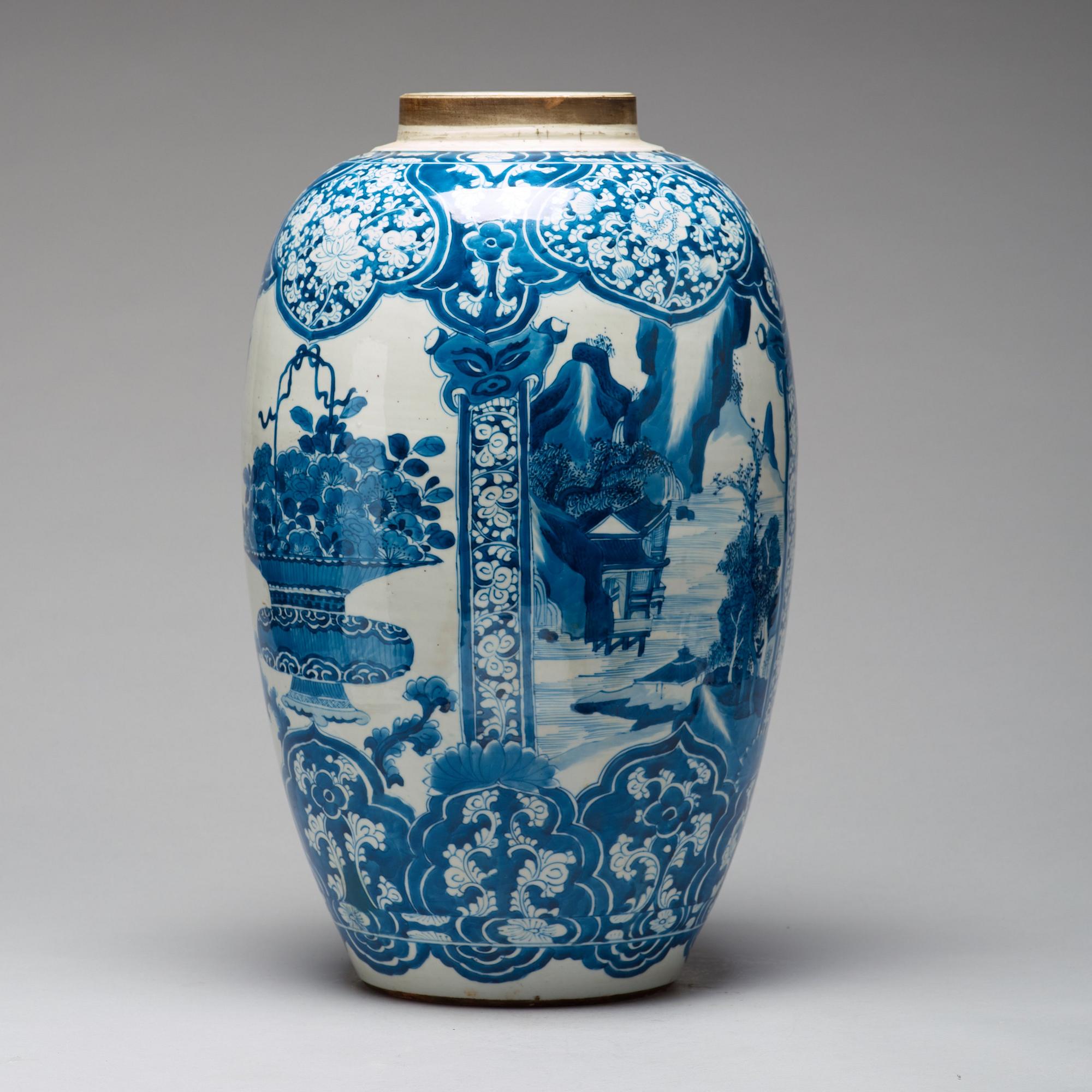 URNA, porslin. Qingdynastin, Kangxi (1662-1722).
