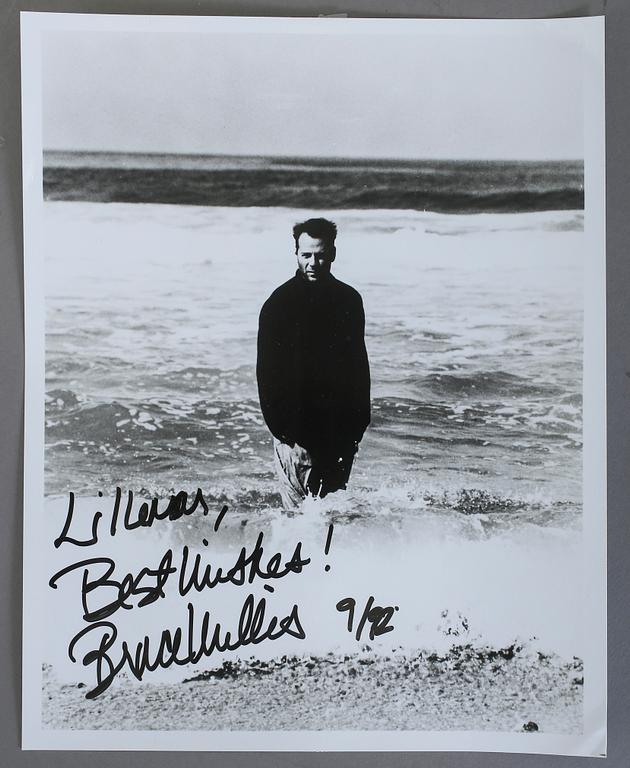 KEVIN COSTNER SAMT BRUCE WILLIS, foton med namnteckningar.