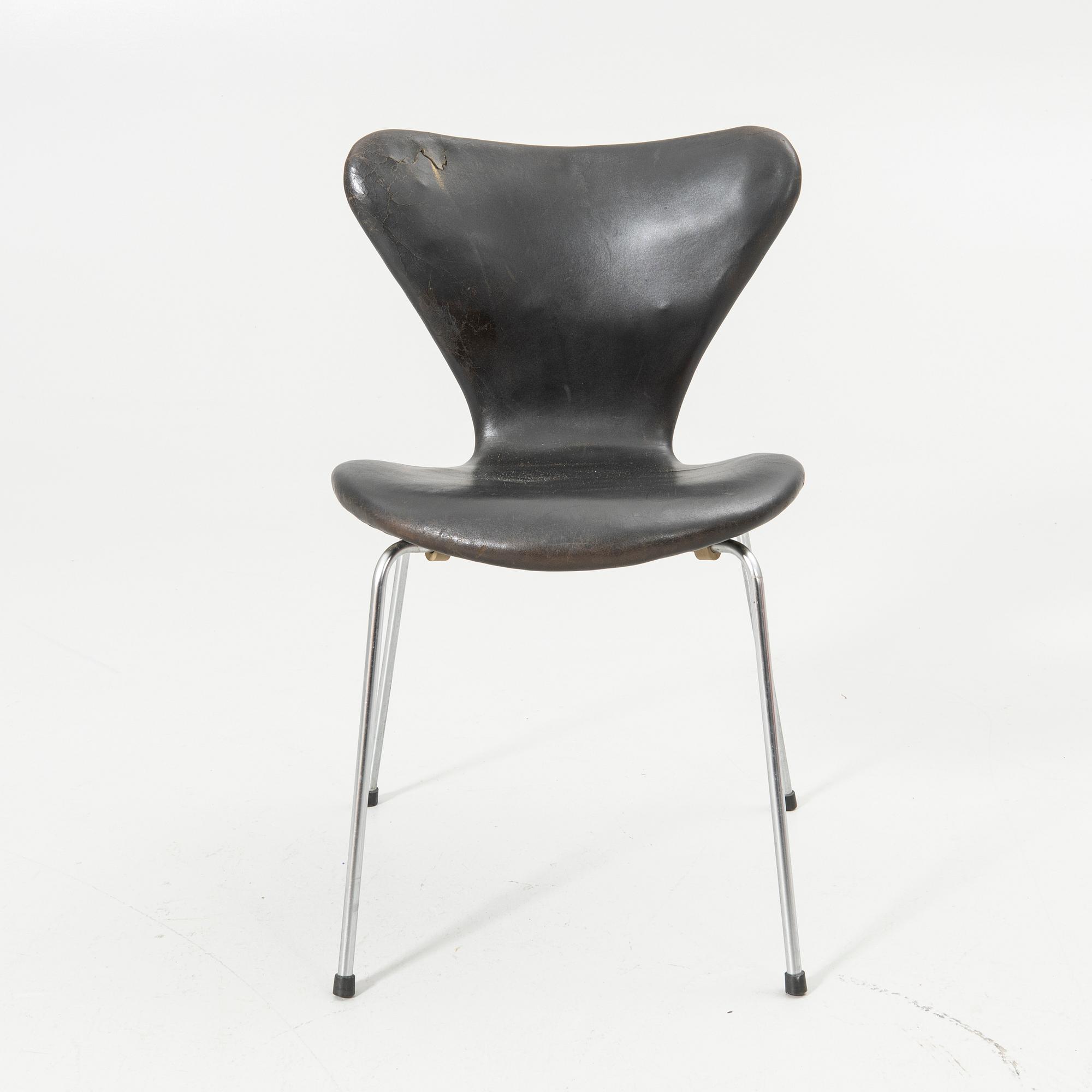 Arne Jacobsen, Chair, “Series 7”, Fritz Hansen, Denmark.