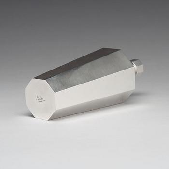 Wiwen Nilsson, a cocktail set comprising a cocktailshaker, ten glasses and a tray, Lund, sterling 1946.